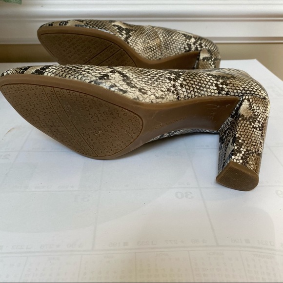Bandolino Snakeskin Block Heels - Picture 6 of 8